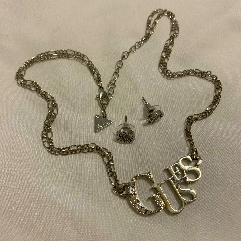 Guess: Logo pendant silver necklace; Silver Guess necklace with Guess earrings